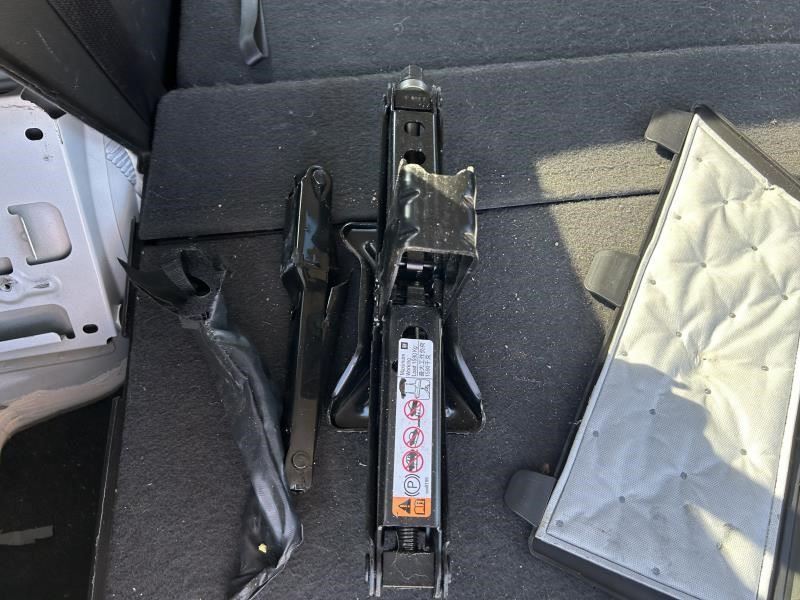 ACADIA    2016 Jack 104660265 NO FOAM TRAY NO SPARE TIRE-image