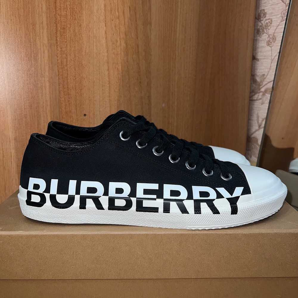 Size 43 (10 US) Burberry Low Top Black Sneakers | Great Condition