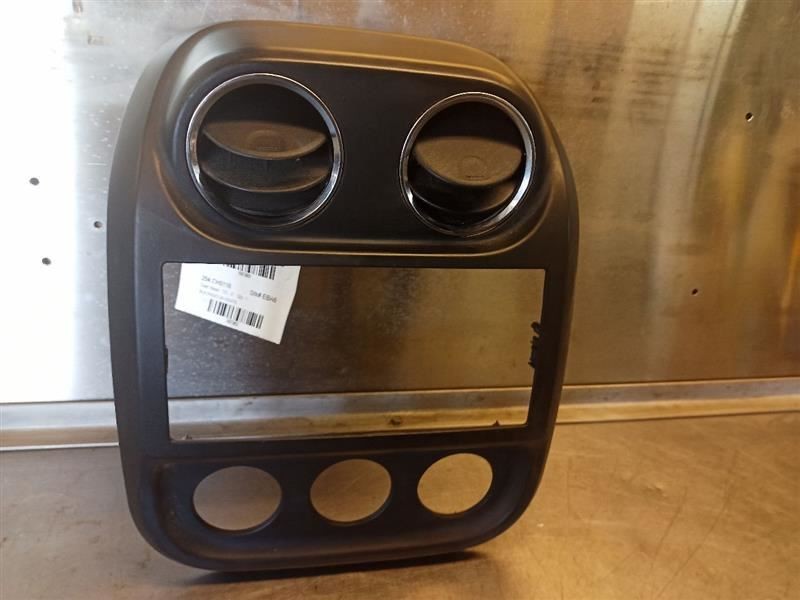 10-17 Jeep Patriot Dash Center Radio Climate Control Trim Bezel Vents 8758835