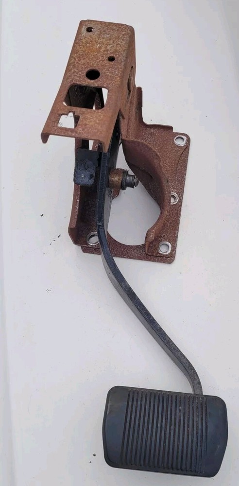 2011 - 2014 Chrysler 200 Brake Pedal ASSEMBLY OEM 2013 2012