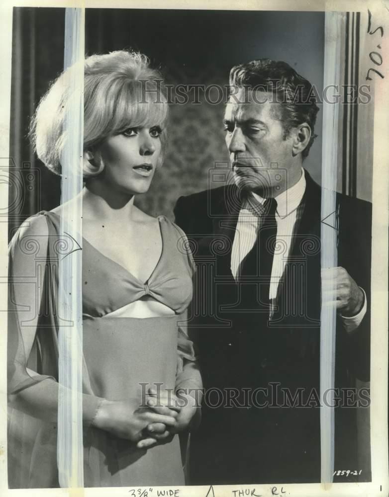 1968 Press Photo Actors Kim Novak and Peter Finch in 