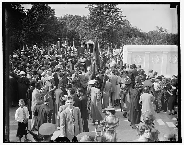 War Mothers observe Mother's Day at Tomb of Unknown Soldier. Washington, D.C.,