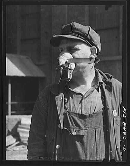 Anaconda smelter, Montana. Anaconda Copper Mining Company. Worker in the