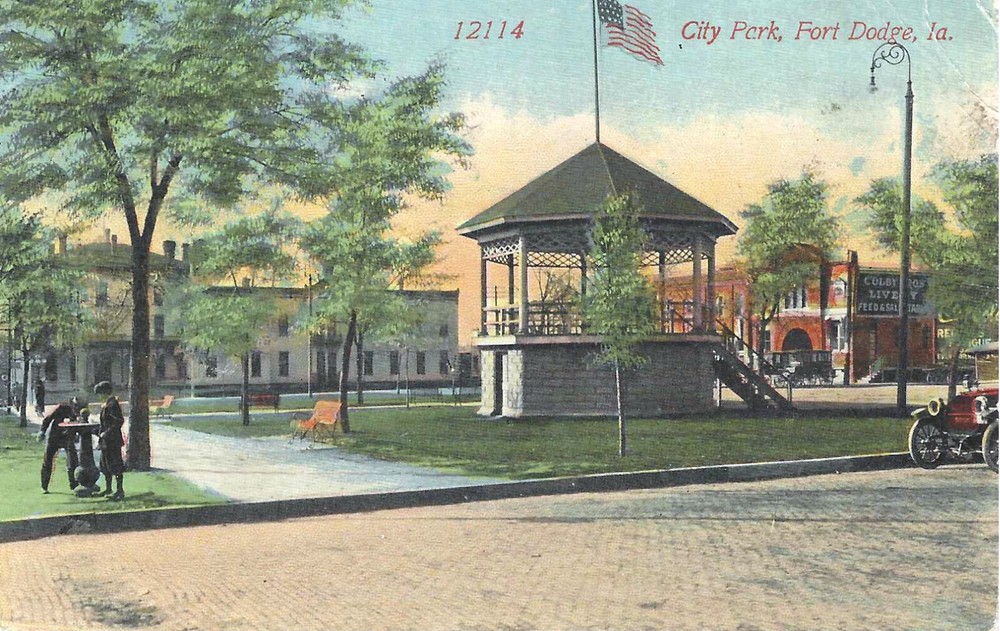 c1918 Fort Dodge Iowa IA ~ City Park ~ Vintage Postcard UNP ~ American Flag