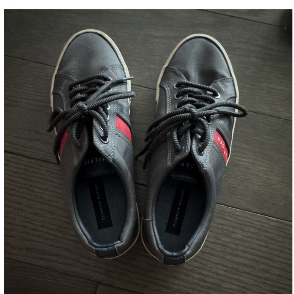 Tommy Hilfiger Revel Gray Canvas Men's Sneakers Red Logo Lace Up Size 7