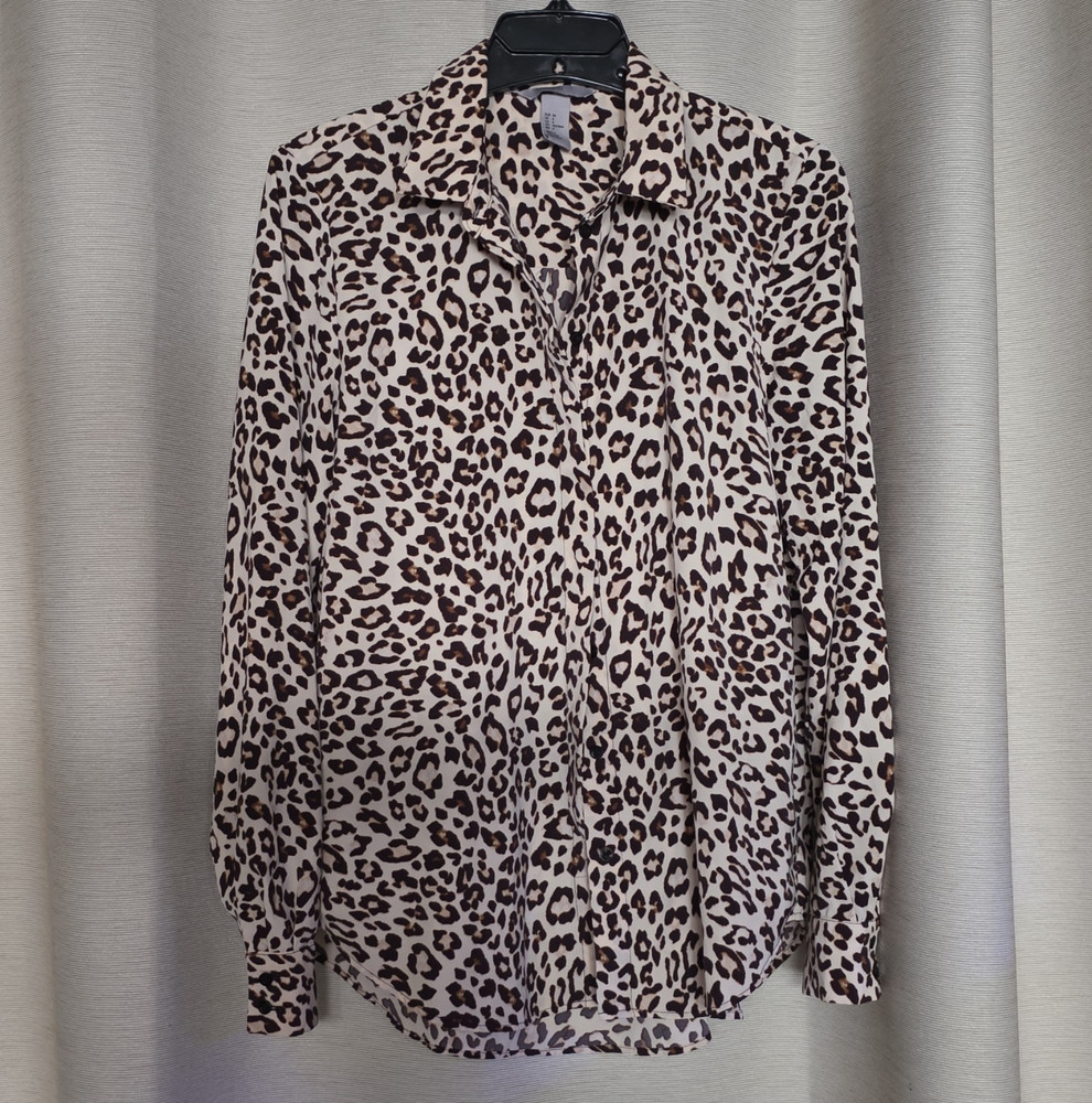 H&M Women’s Leopard Animal Print Button-Up Collared Long Sleeve Blouse 4