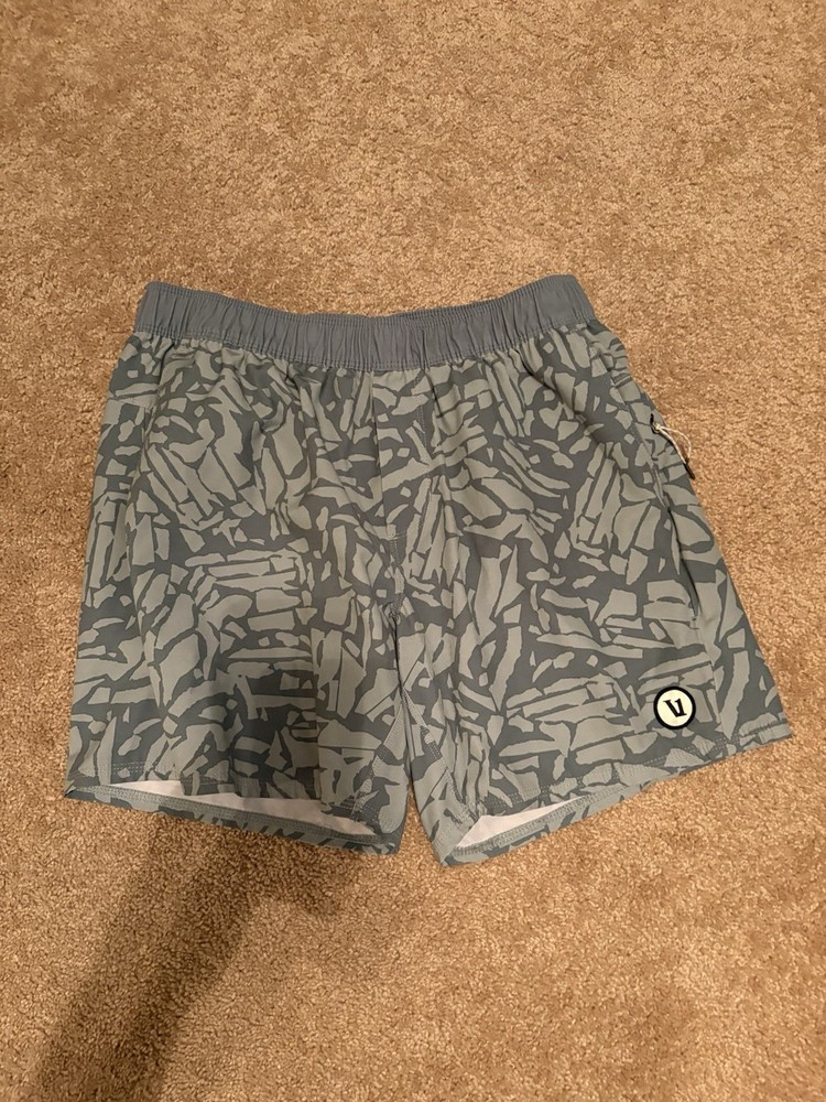 Men’s VUORI cape Short, 6” Inseam, Size Small