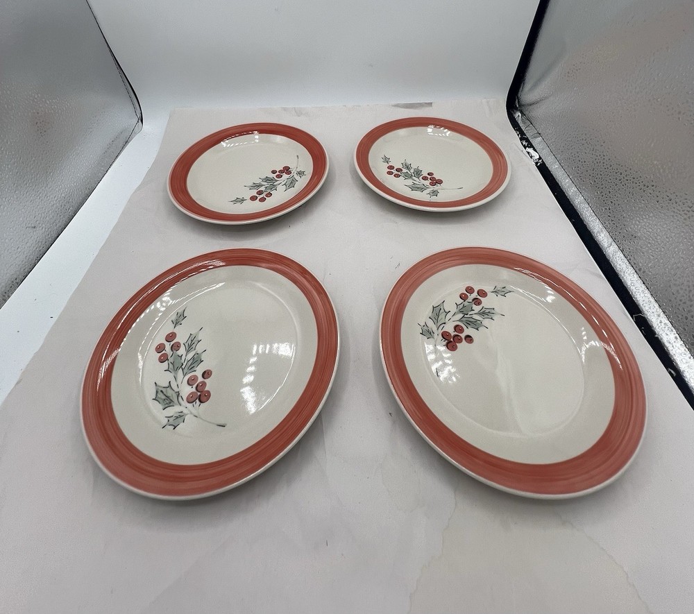 VTG Gibson Everyday Holiday  Accent Christmas Holly Berry Dinner Plates Set Of 4-image