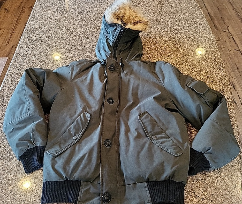 Cabela’s Parka Jacket Green Premier Northern Goose Down Coyote Fur Hood Men MED
