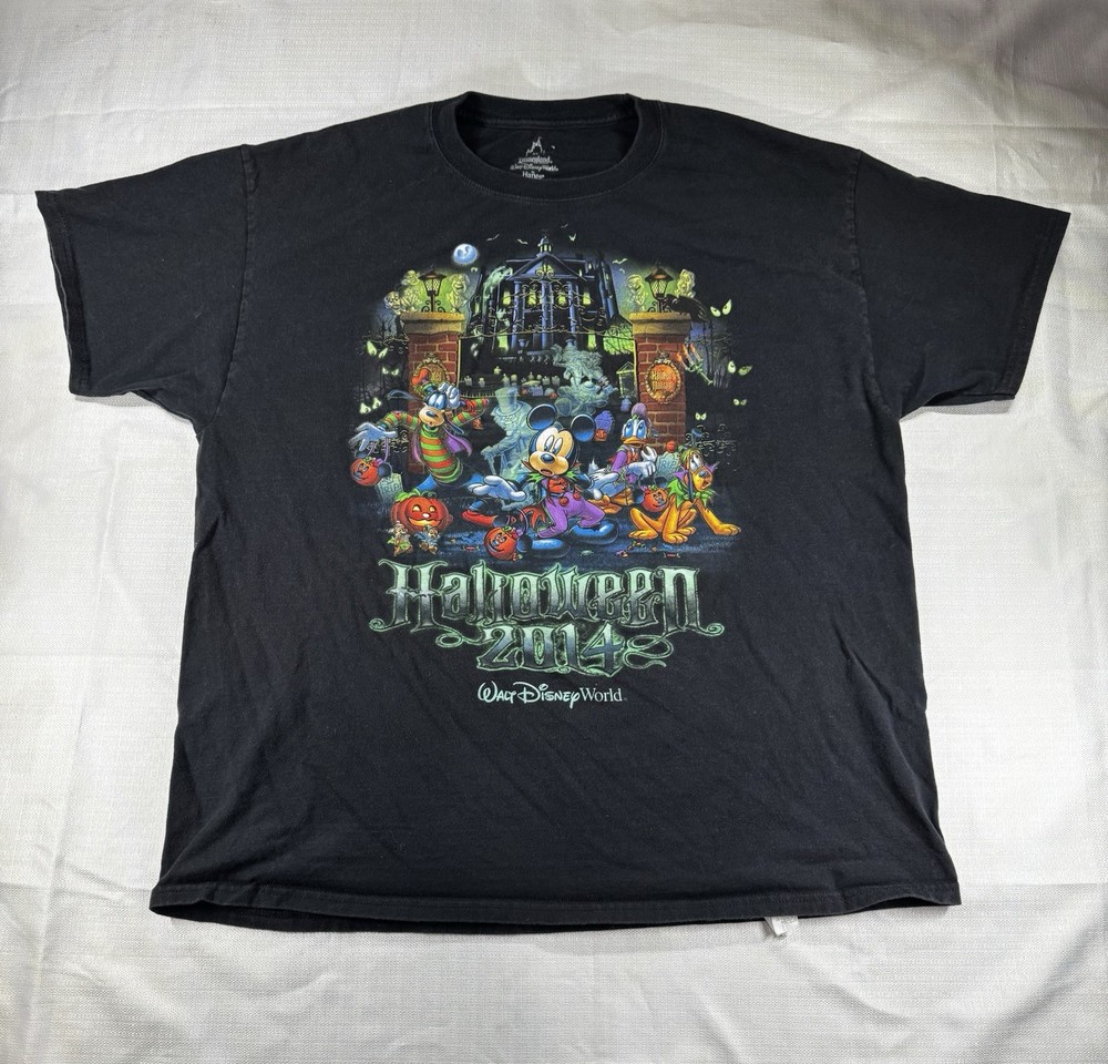 Disneyland Resort Halloween T-Shirt Size XL Black With Character Graphics