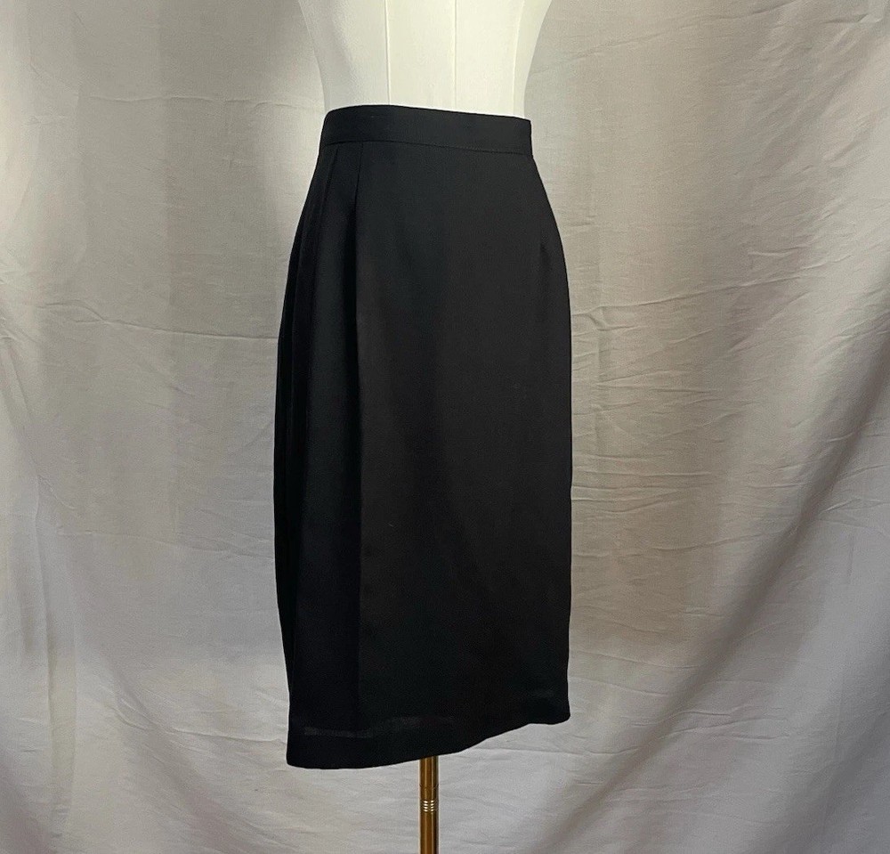 Black Knee Length Vintage Skirt | pleated | Minimalist Work Attire | Vtg 90s