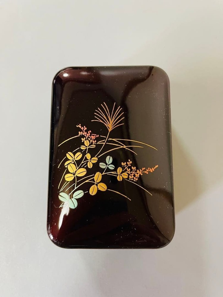 Tamamushi lacquered inro・Accessories box included