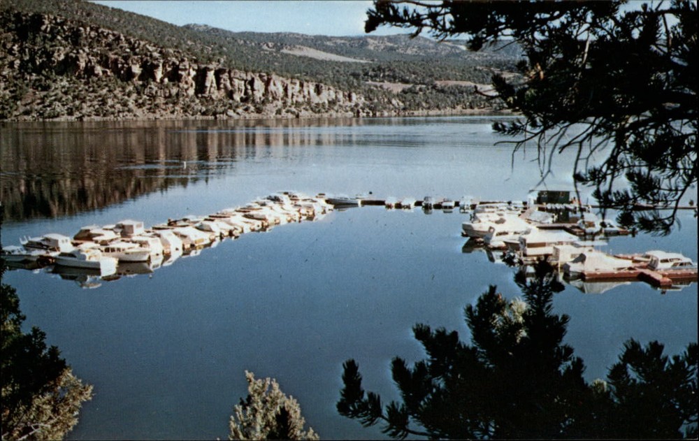 Cedar Springs Marina Flaming Gorge Lake Utah boats ~ 1950-60s vintage postcard