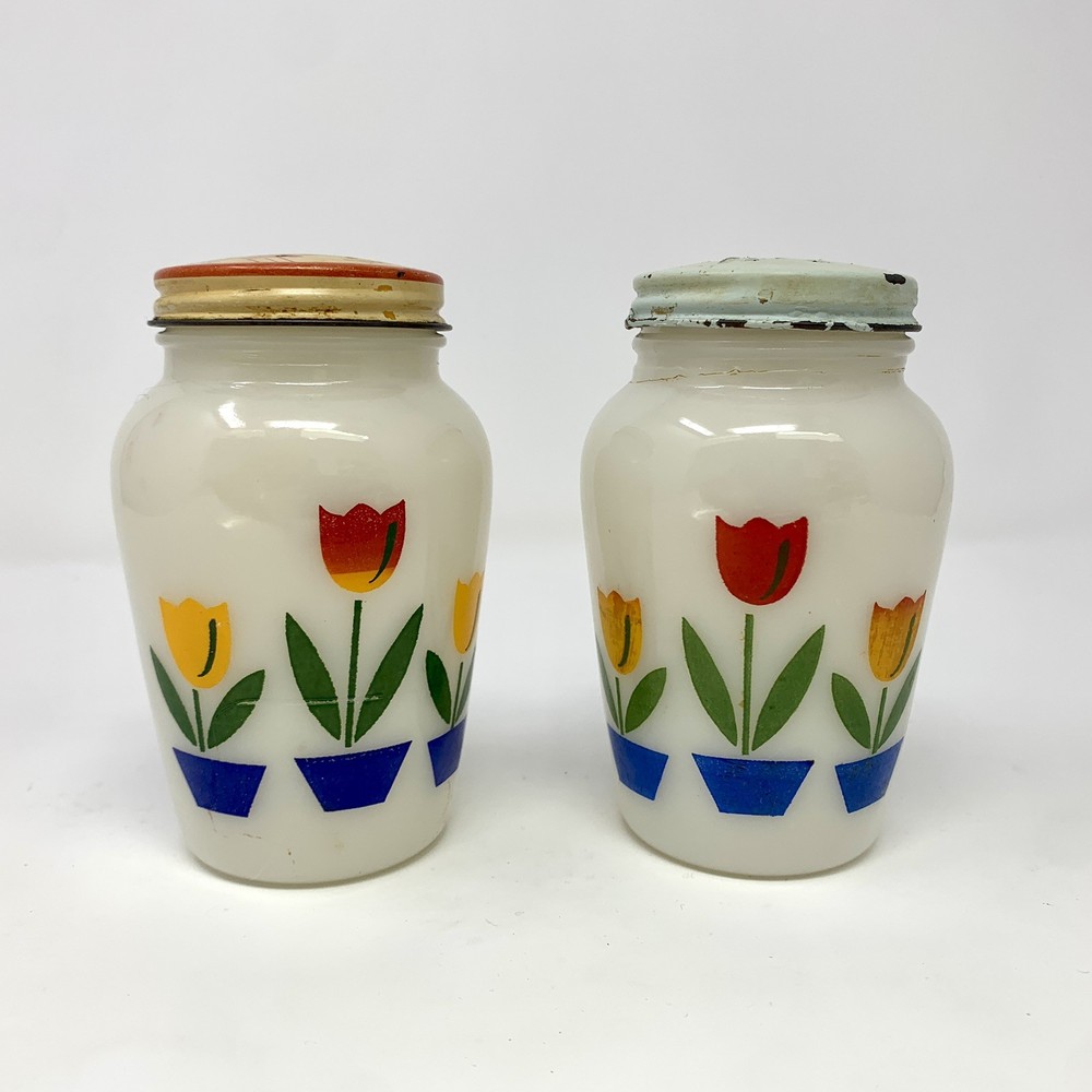 Vintage Fire King Anchor Hocking TULIP Milk Glass Salt & Pepper Shakers w Lids