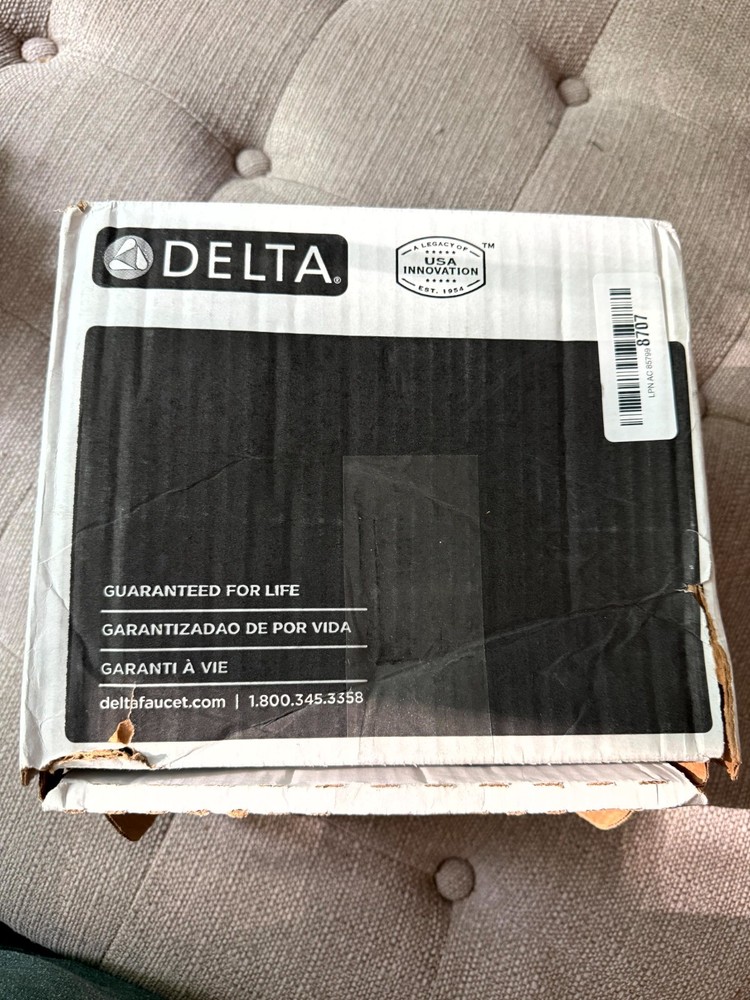 Delta Faucet Modern 14 Matte Black Shower Head & Tub Spout T14467-BL Used