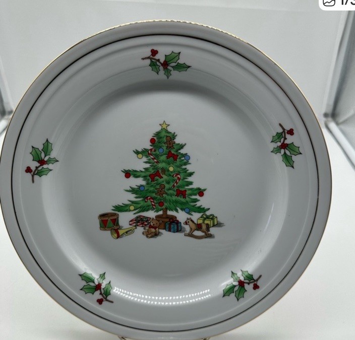 Tienshan Holiday Hostess Dinner Plates 10 5/8