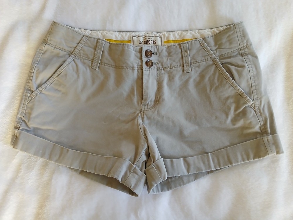 Old Navy Fav Khakis Women’s Size 2 Perfect 3 1/2