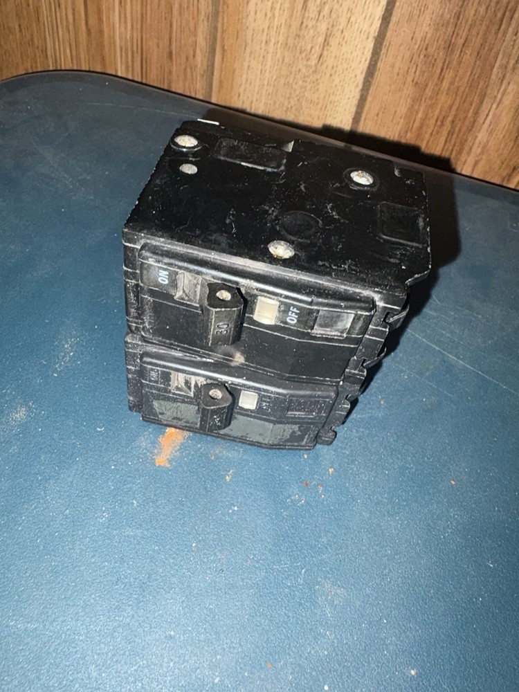 Lot Of 2 Square D QO230 Circuit Breaker 30 Amp 2 Pole 120/240 V