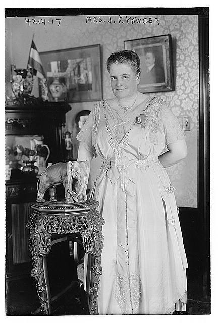 Photo:Mrs. J.F. Yawger,elephant statue,Bain News Service