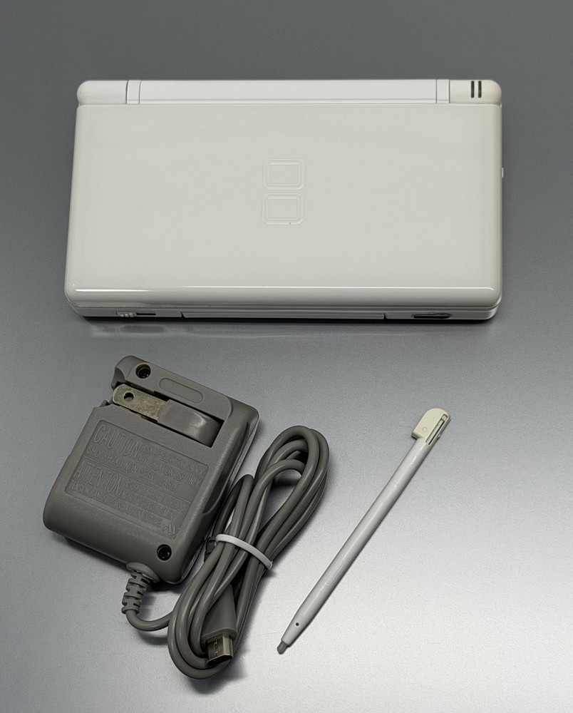 Nintendo DS Lite White Console USG-001 w/ Charger, Stylus Tested