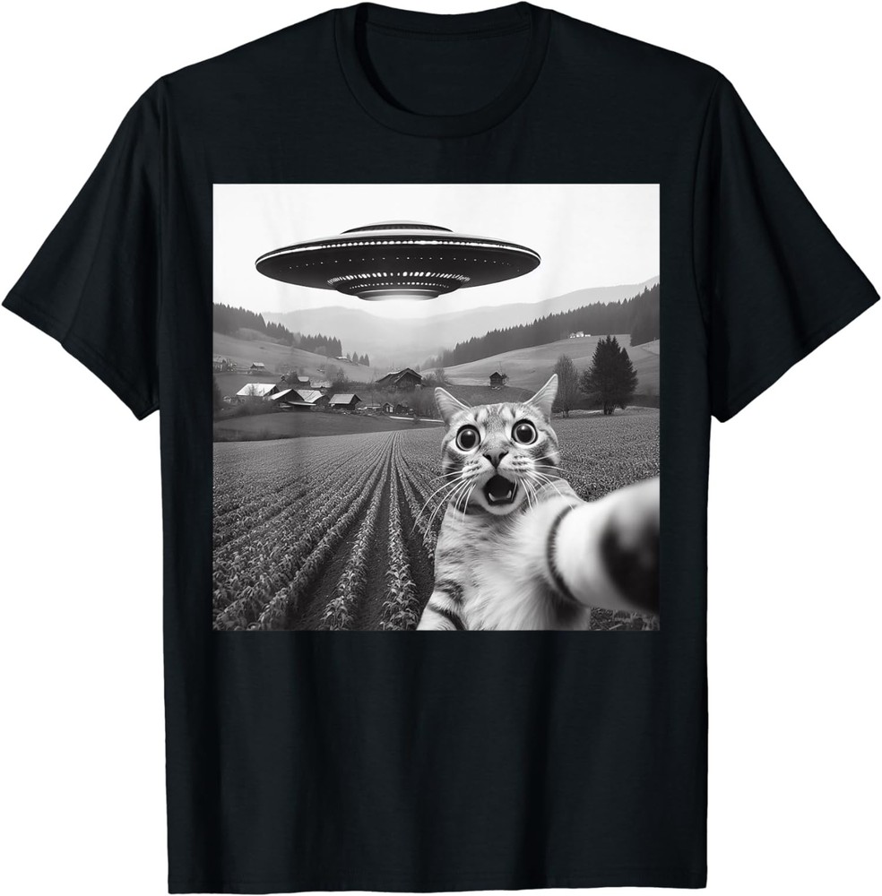Funny Design Cat Selfie With An Alien UFO Theme Unisex T-Shirt