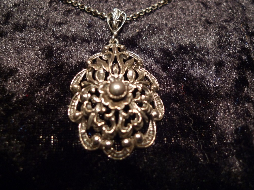 Elegant antique 835 silver chain with finely crafted large pendant