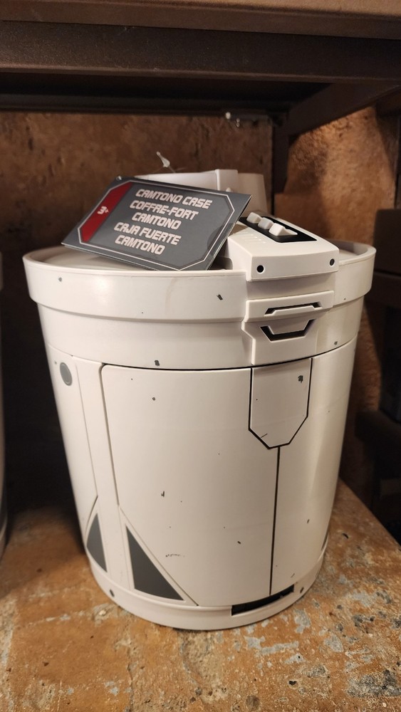 Disney Parks Star Wars Camtono Safe Mandalorian Galaxy’s Edge Vault NEW