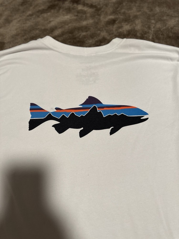 Patagonia T-Shirt XL L/S RØ Sun Shirt Surf Fishing Performance Back Graphic