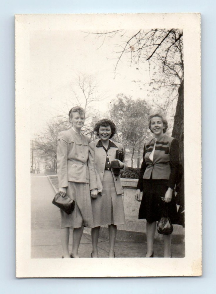 Old Vintage Photo TRIO LEGGY WOMEN STANDING OUTSIDE ORIGINAL SNAPSHOT PIC