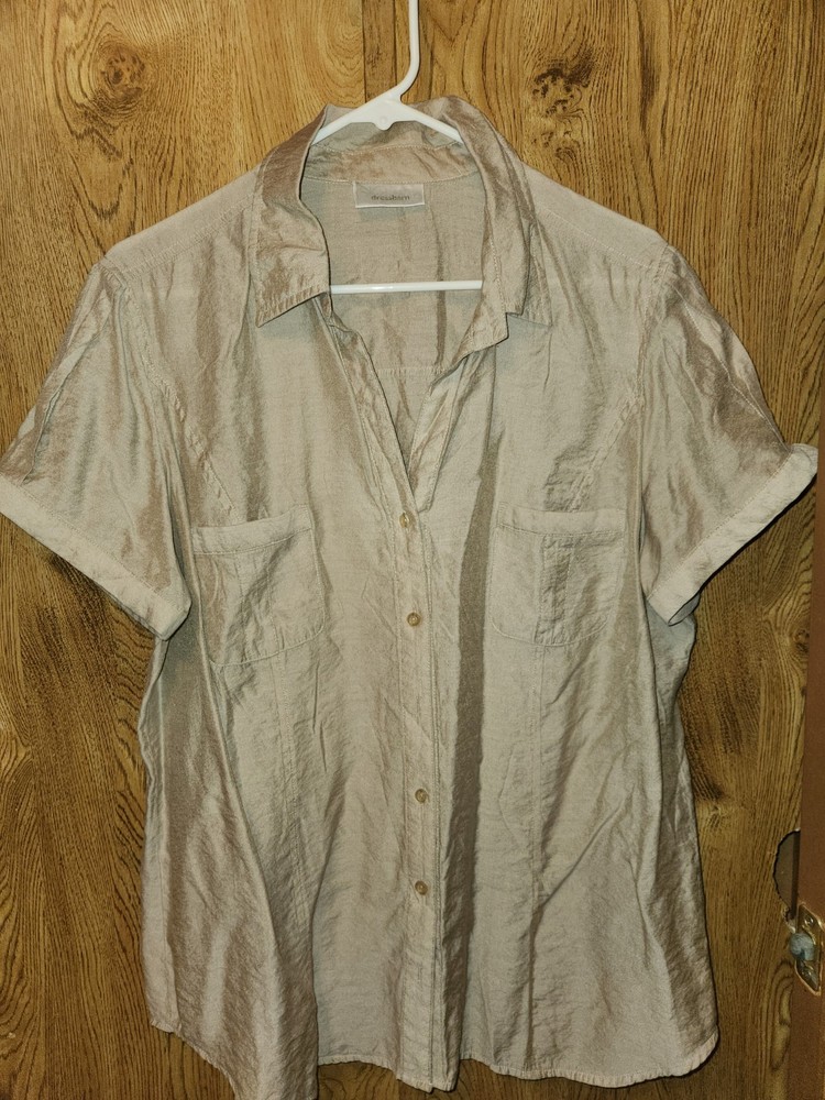 Dress Barn Size 1X Cream Colored Front Button Short Sleeve Blouse With Collar