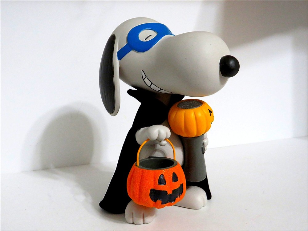 SNOOPY PEANUTS CHARLIE BROWN HALLMARK LARGE HALLOWEEN FIGURE FIGURINE 2019