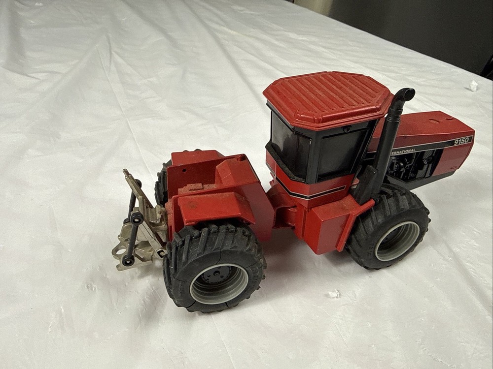 ERTL International 1/32 9150 4WD Duals Tractor