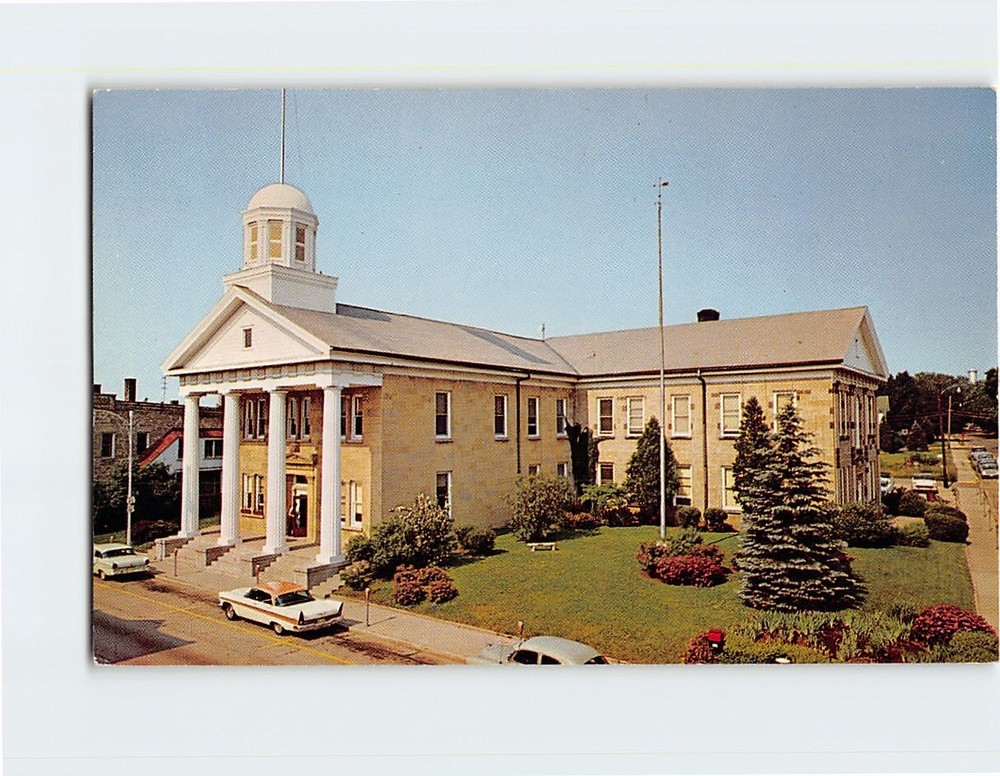 Postcard Courthouse At Dodgeville  Wisconsin