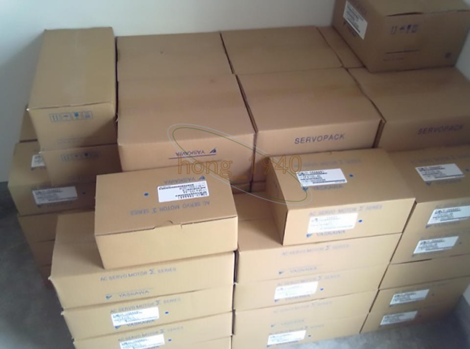 ONE NEW YASKAWA SERVO MOTOR SGD7G-55A7C61