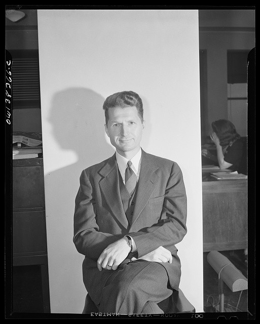 Photo:1930s Man in Suit Office Portrait Black and White Photo