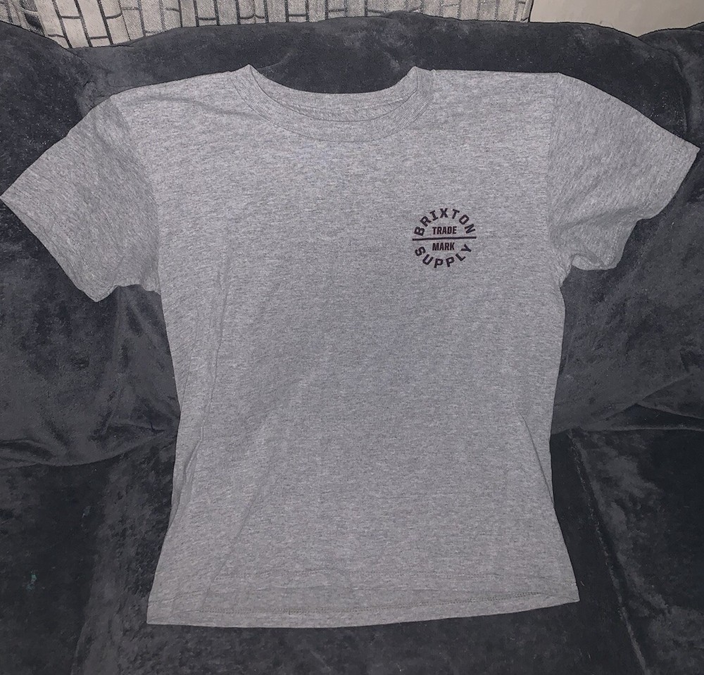 Brixton Supply Co. T-Shirt Gray/Black Boys Small, Surf Skate Teen boys