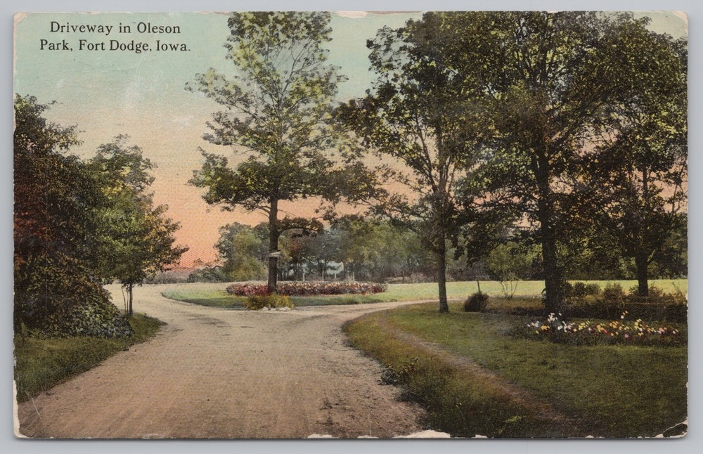 Fort Dodge Iowa~Driveway & Flowers In Oleson Park~Postmarked~Vintage Postcard