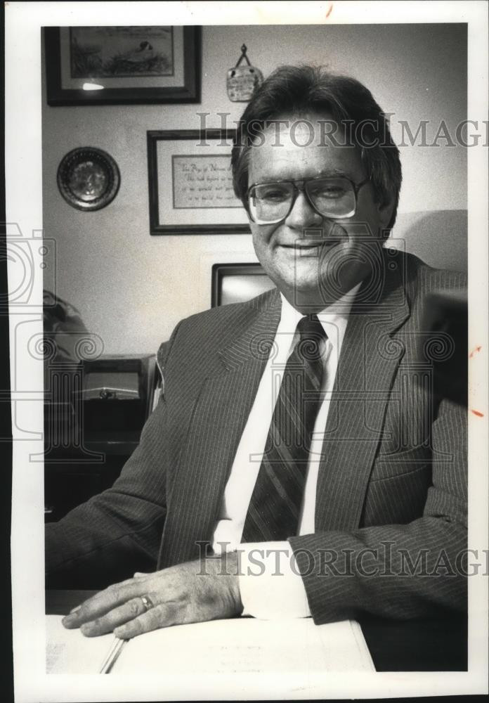 1989 Press Photo Telesfore Wysocki From The Waukesha County Techinical College