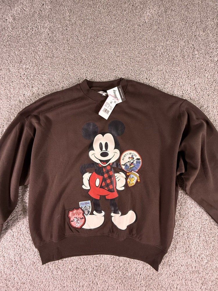 NWT Disney Women’s Sweatshirt Mickey Winter Scene Brown Medium
