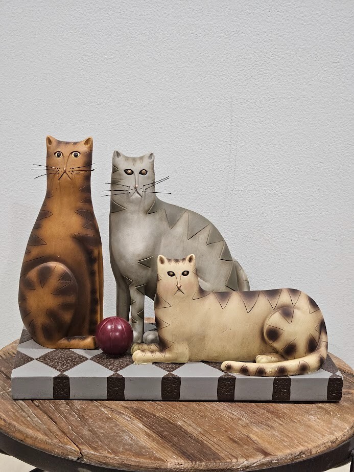Vintage David Harden 3 Cats Figurine Primitive Folk Art Farmhouse Checkered Decor