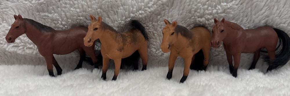 Vintage 1998 MMTL Mini Horse Lot Of 4