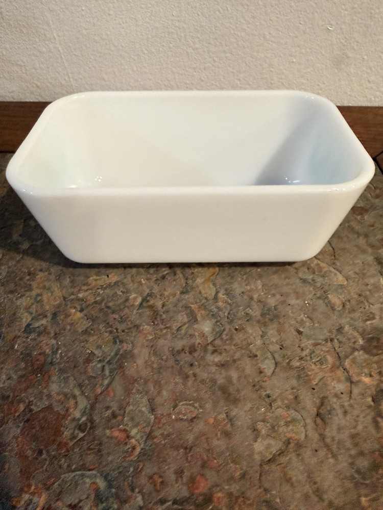 Vintage Pyrex 501 B - 1 1/2 Cup Amish Butterprint Refrigerator Dish No Lid