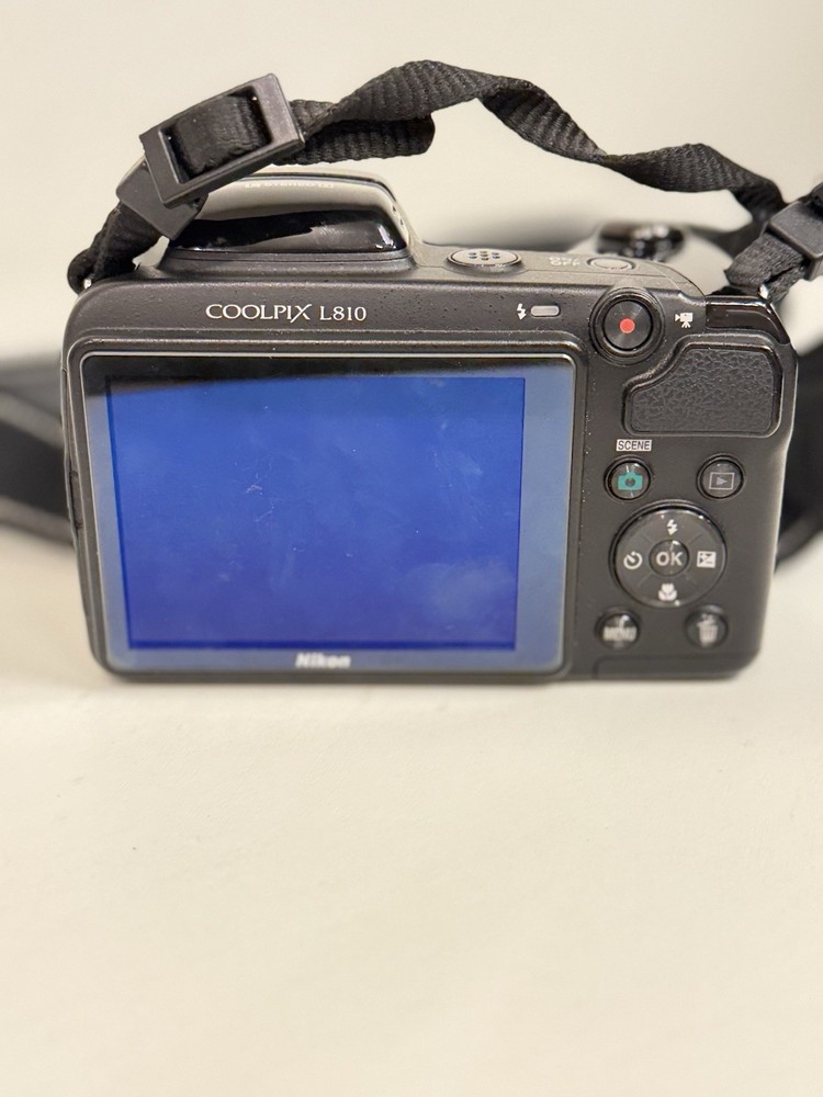 NikonL810.Works well,takes clear photos and videos26×optical zoom3.0”screen16MP.