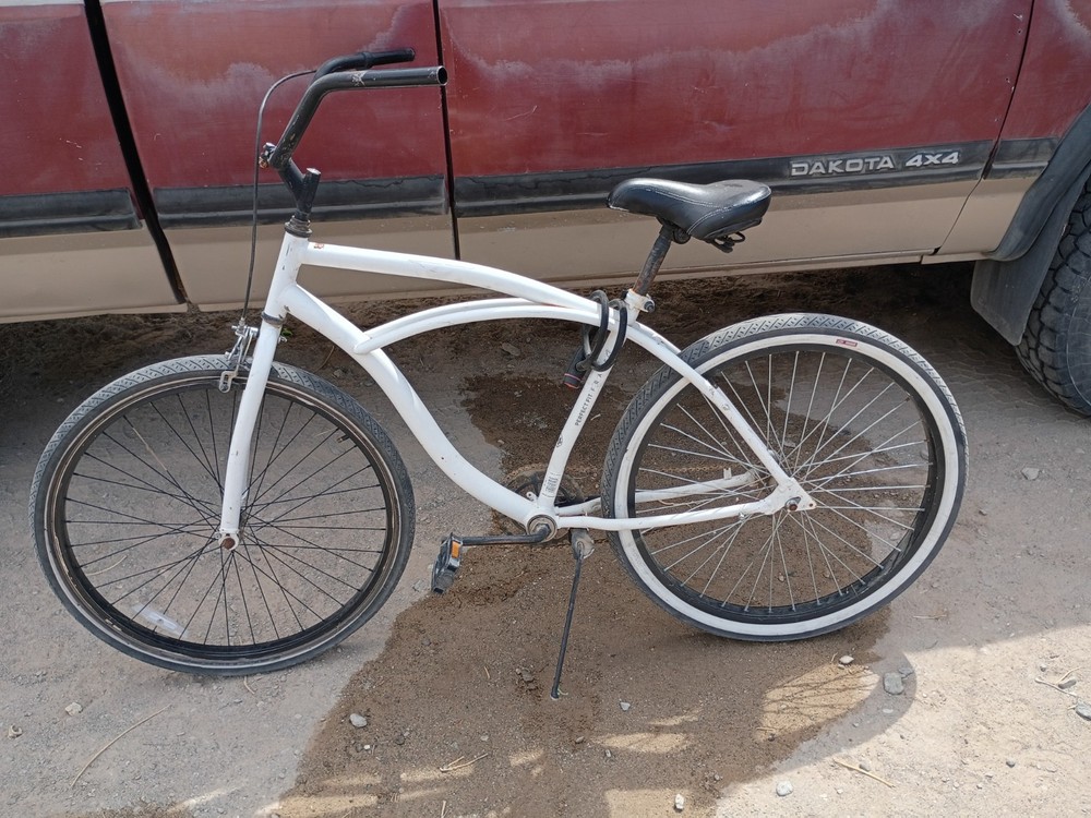White Cruiser Bike 26in Steel Frame 1 Speed Coaster Brake Kickstand Unisex