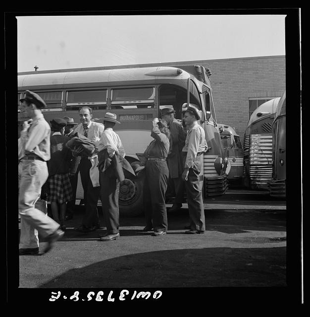 Photo:Indianapolis Indiana 1930s Bus Depot Passengers Crowd Charter Buses