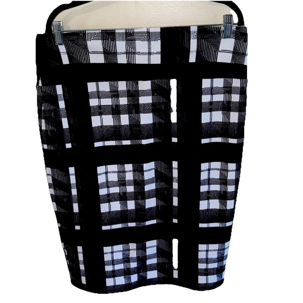 Excellent -  LuLaRoe Black White Plaid Knee Length Straight & Pencil Skirt XL