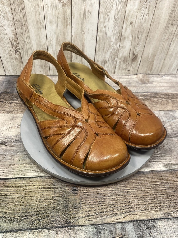 Clarks Bendables Womens Cognac Leather Round Toe Sandals Size 11 M Comfortable Slip-On