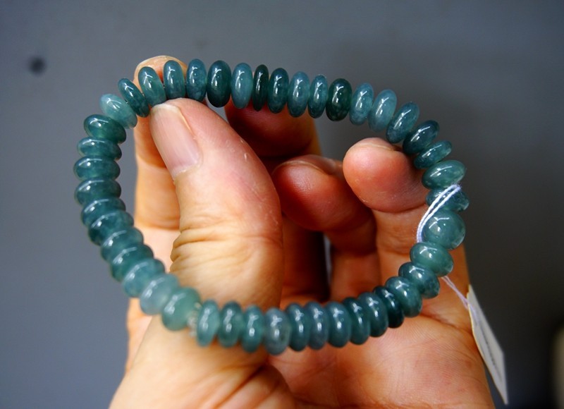 Certified Natural Grade A Jadeite Guatemalan Icy translucent Bead Bracelet 1143