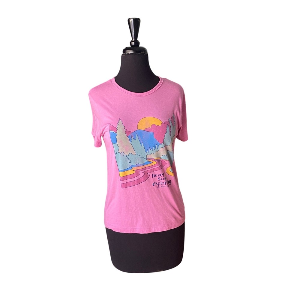 The North Face Never Stop Exploring Graphic T Shirt Womens Medium Pink