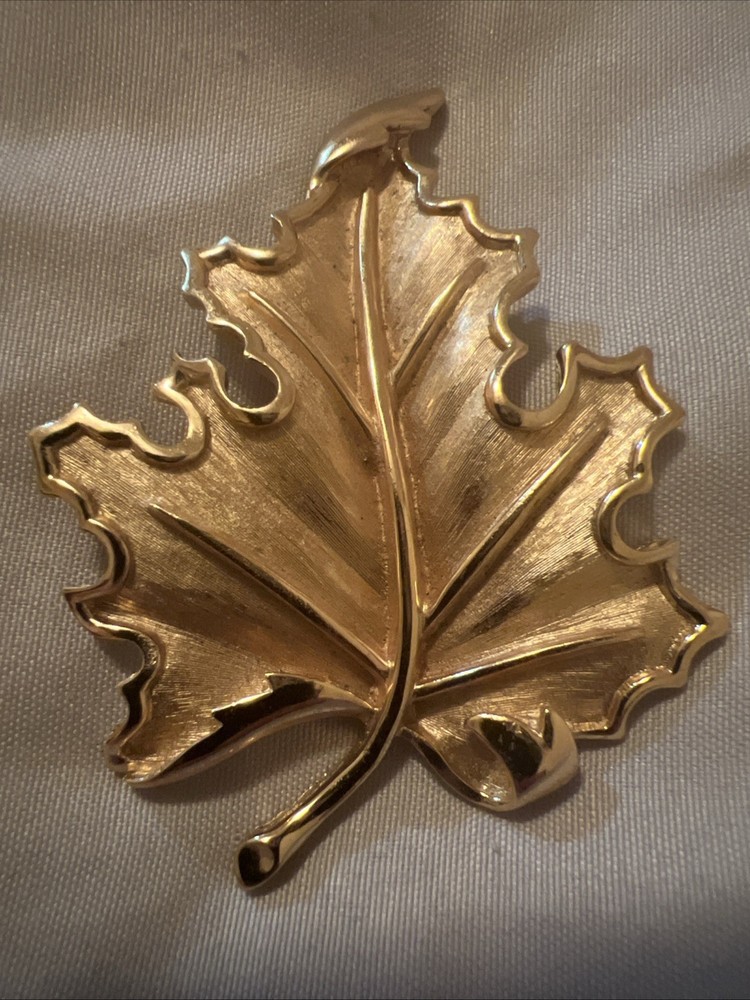 Vintage Crown Trifari Gold Tone Huge Leaf Brooch Pin